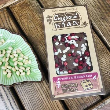 Шоколад молочный Брусника и кедровый жмых 100г