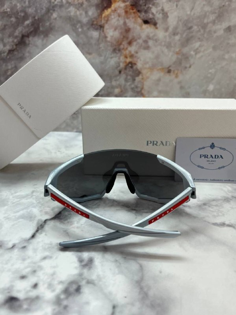 Очки Prada