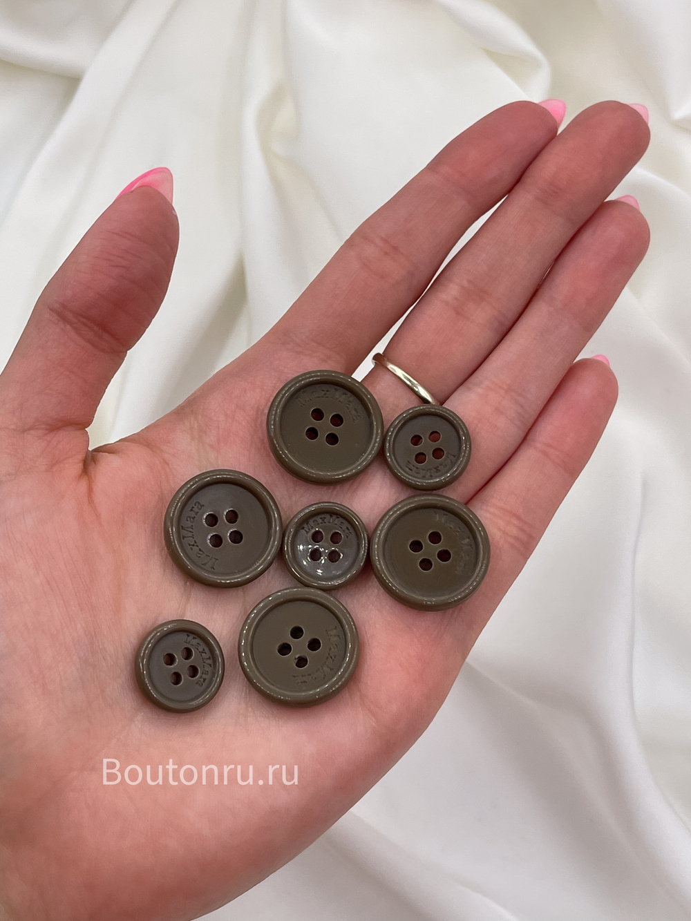 Пуговицы МаксМ на прокол коричневые