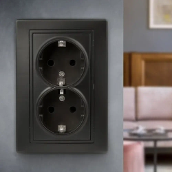 Розетка Intro Plano 1-205-05 с заземлением двойная 2X2P+E Schuko 16А-250В IP20 скрытой установки черный