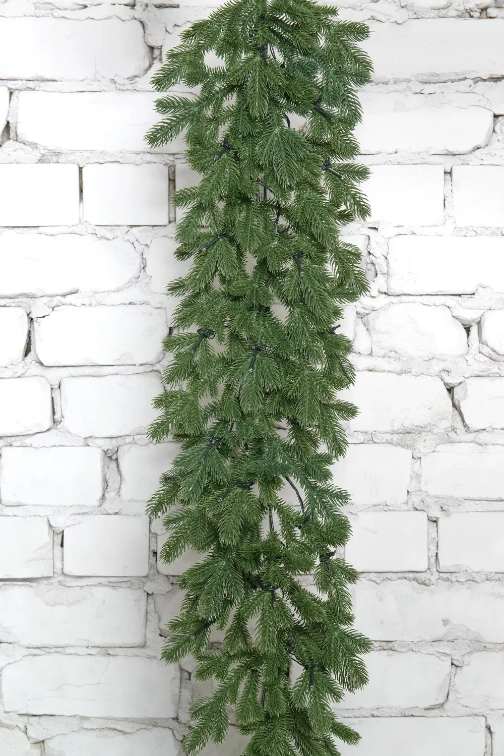 Хвойная гирлянда «Чарующая» Литая хвоя