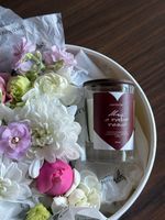 Цветочная композиция в коробке+свеча 50 мл