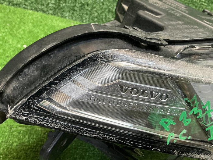 Фара правая Volvo XC90 2 (2014-2019) LED