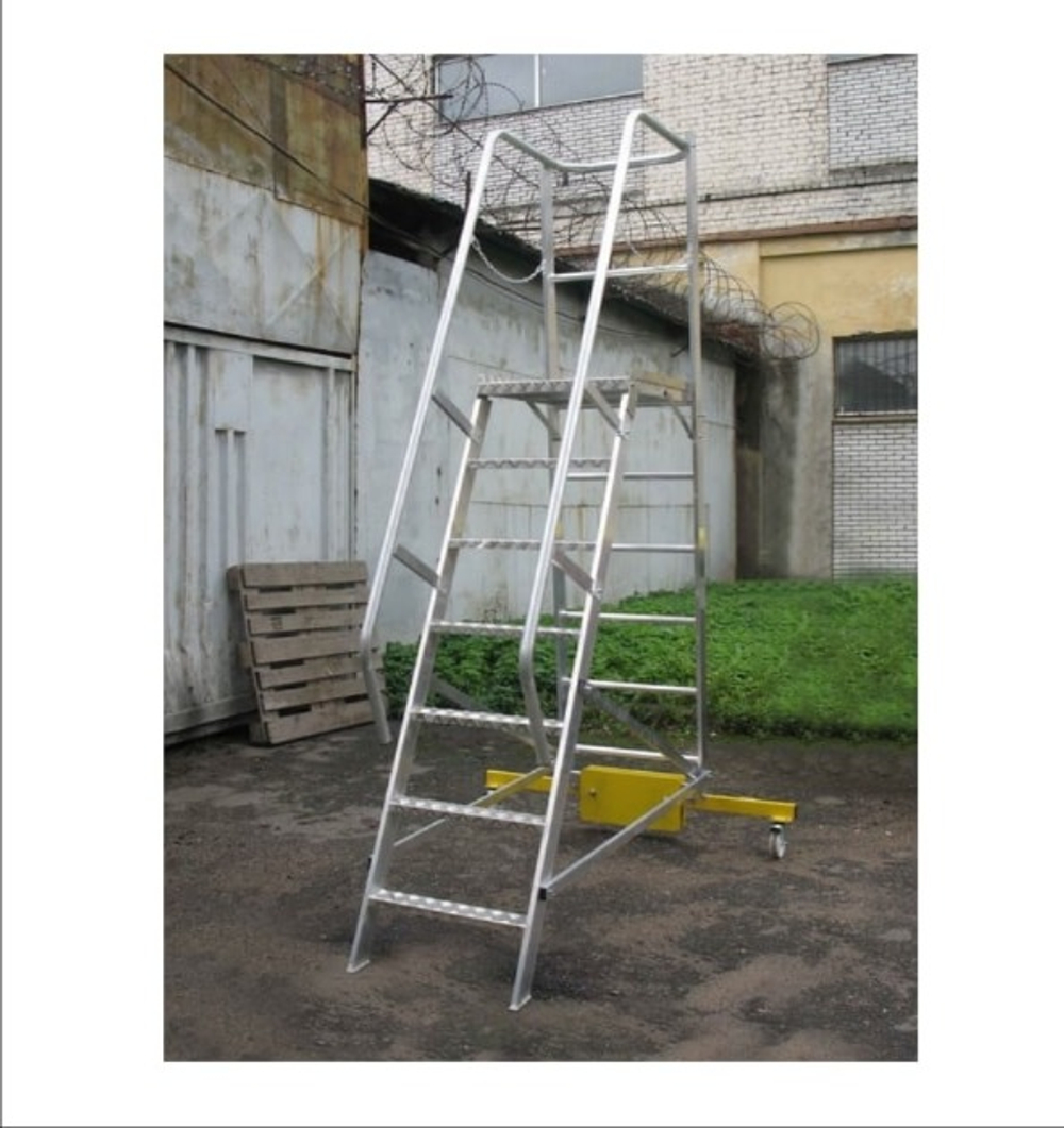 Лестница с платформой компактная MEGAL ЛСПК-1,9 (1,4)