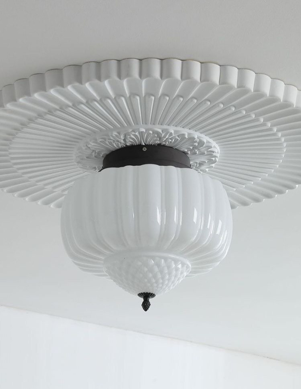 Нежный классический потолочный светильник 🤍