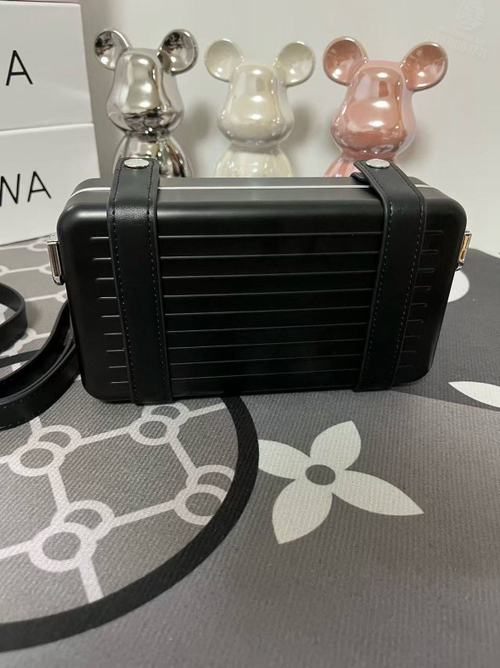 Сумка через плечо Rimowa