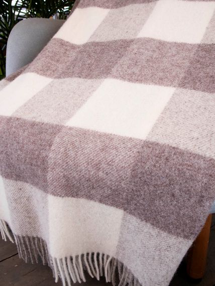 Плед AGNE 2-00 из шерсти ягнят AVINAMAS