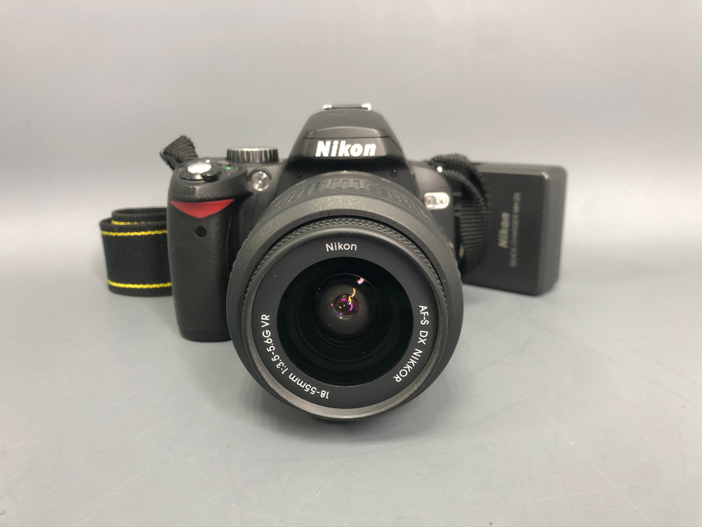 Nikon D60 + Kit AF-S 18-55mm G VR