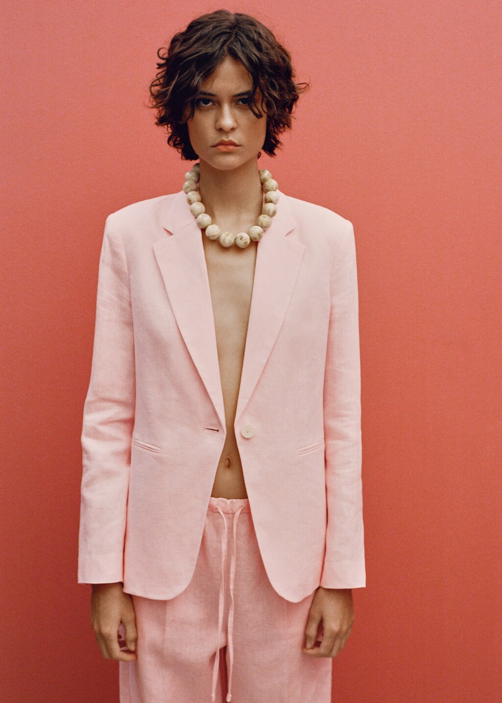 Костюмный блейзер изо льна