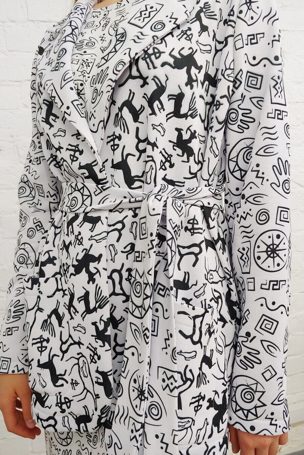 Комплект (платье и жакет) "Петроглиф", по мотивам наскальных рисунков древних людей