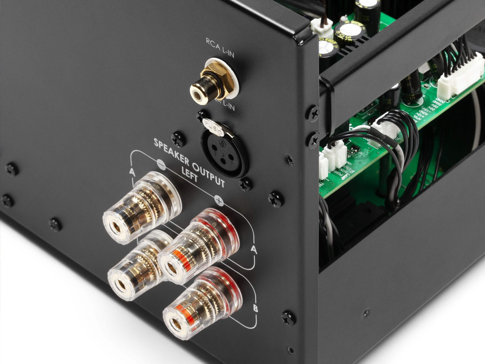 Premiera M1 — стереоусилитель мощности класса AB