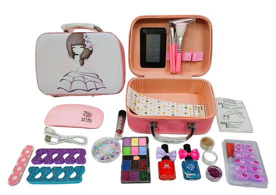 Набор " Модница " детской косметики в чемоданчике с сушкой для ногтей