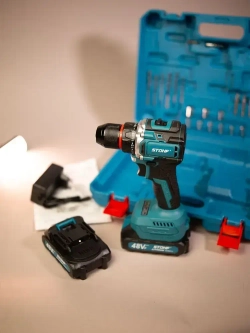 Бесщеточный Шуруповерт 21v и набор насадок 24 предмета