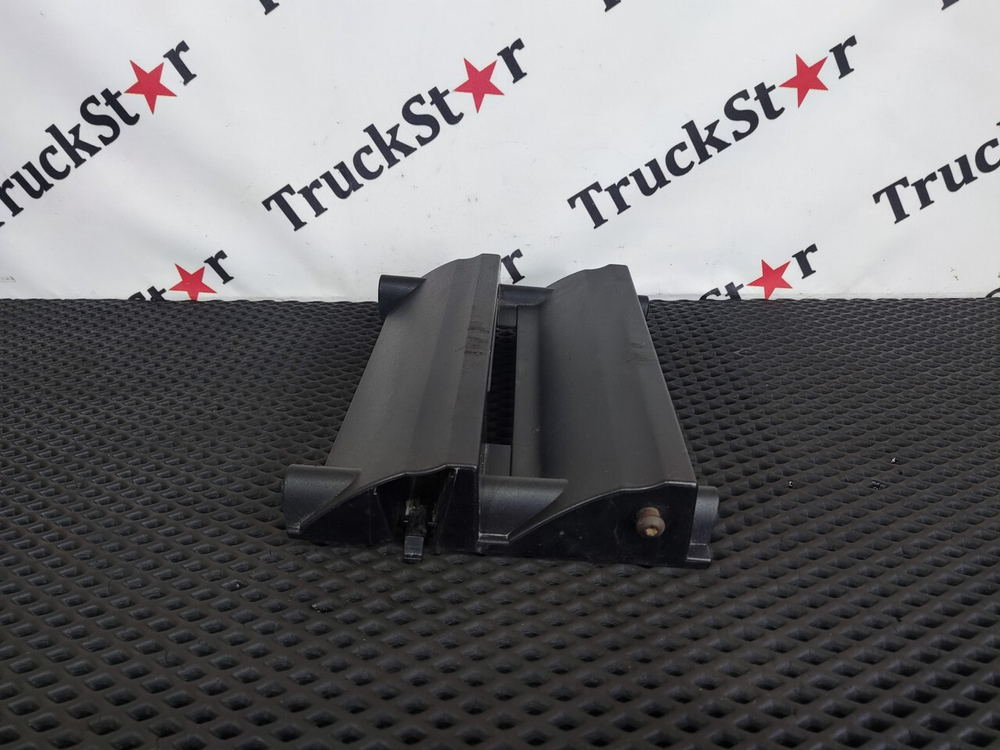 Накладка решетки радиатора правая