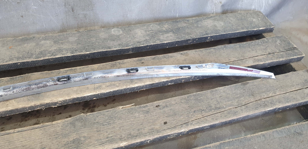 Молдинг крышки багажника Mercedes E-Class (W213) 16-20 Б/У Оригинал a2137570000