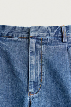 ZARA ДЖИНСОВЫЕ ШОРТЫ REGULAR FIT СО СКЛАДКАМИ, ВЫЦВЕТШИЙ СИНИЙ