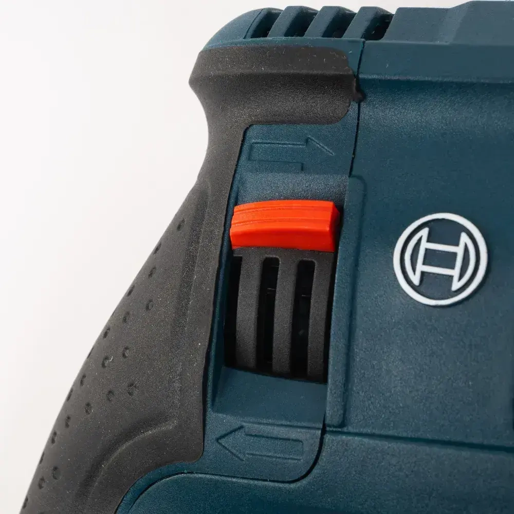 Bosch Перфоратор 900 Вт, 0 акк.