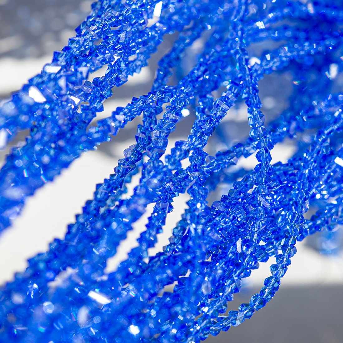 Хрустальные бусины в форме треугольника, оттенок "Синий", 2,5*3мм