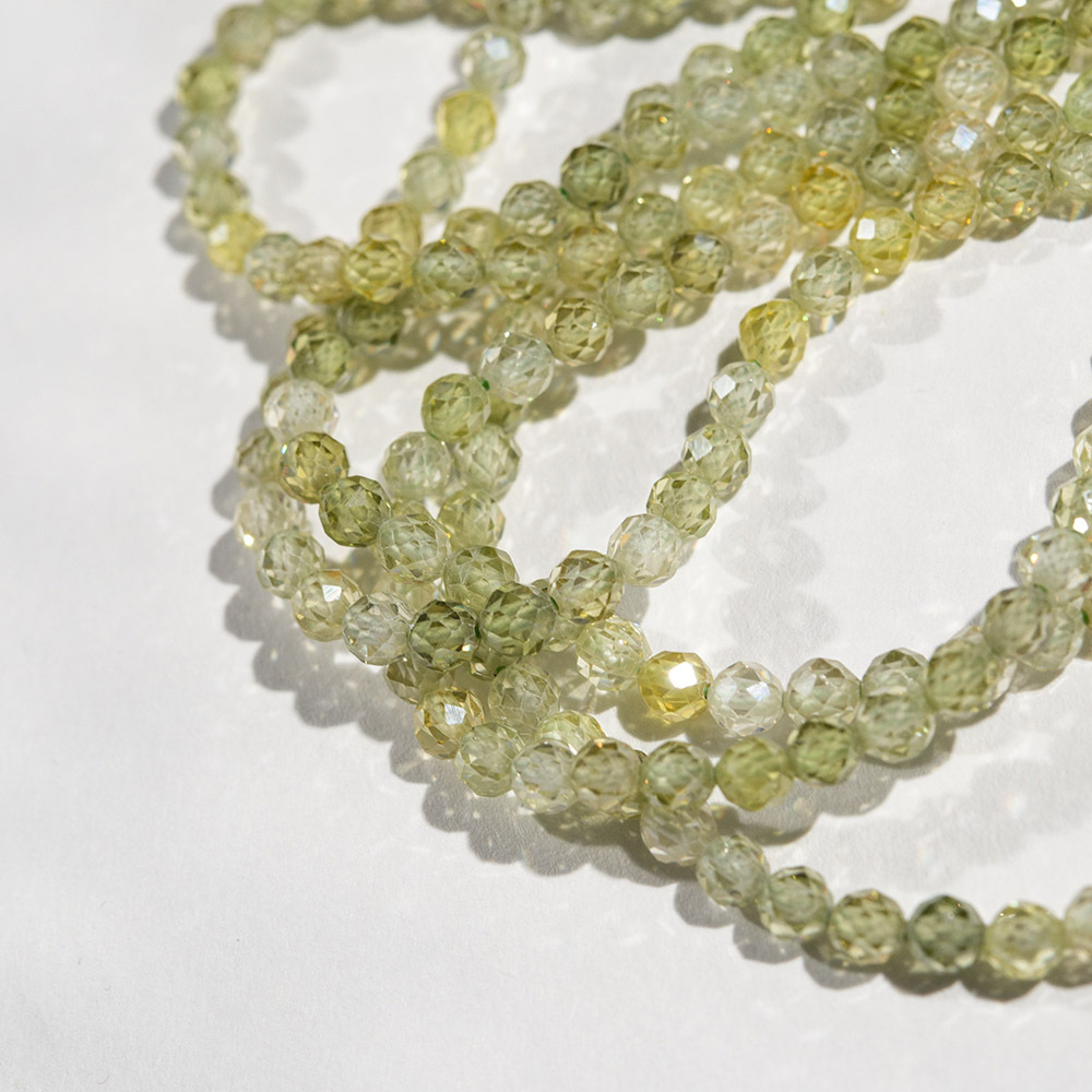 Фианиты, оттенок "Хризолит", 4мм, шар, микроогранка