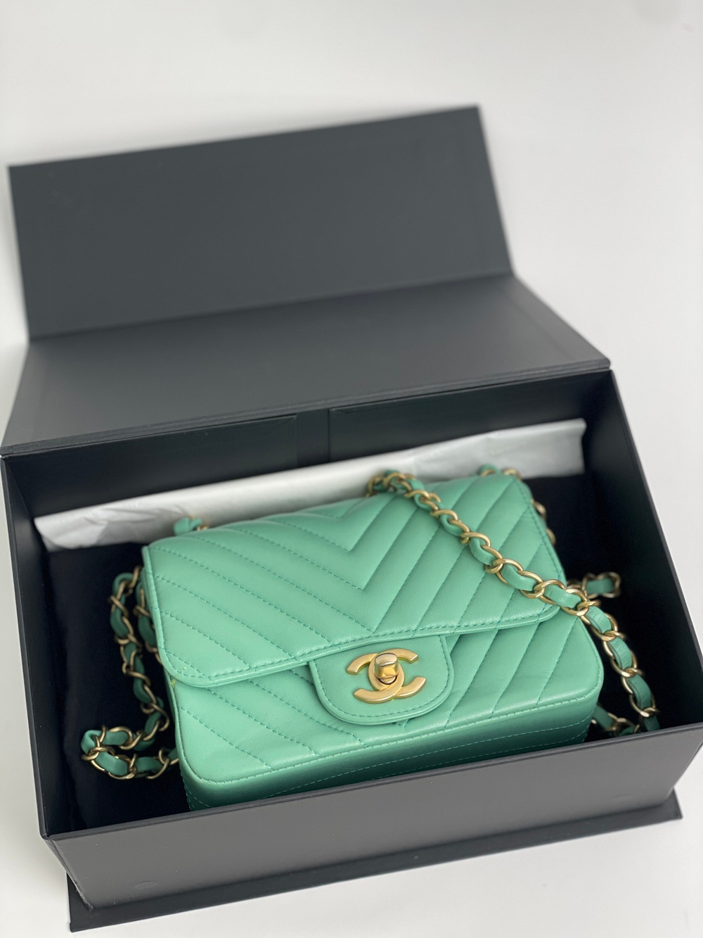 Сумка Chanel Chevron Mini Classic Flap Bag