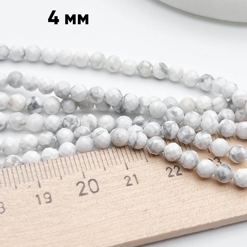 Магнезит граненый бусины, диаметр около 4,1-4,3 мм, цена за отрезок 19 см (1/2 нити)