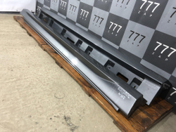 Накладки порогов серые Mercedes GLE 167 AMG бу A1676982101