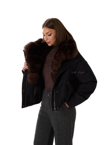Короткая черная парка с песцовым воротником