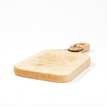 Деревянная доска из цельного куска древесины кедра с гравировкой "Дом -это не место, а состояние души". RD100