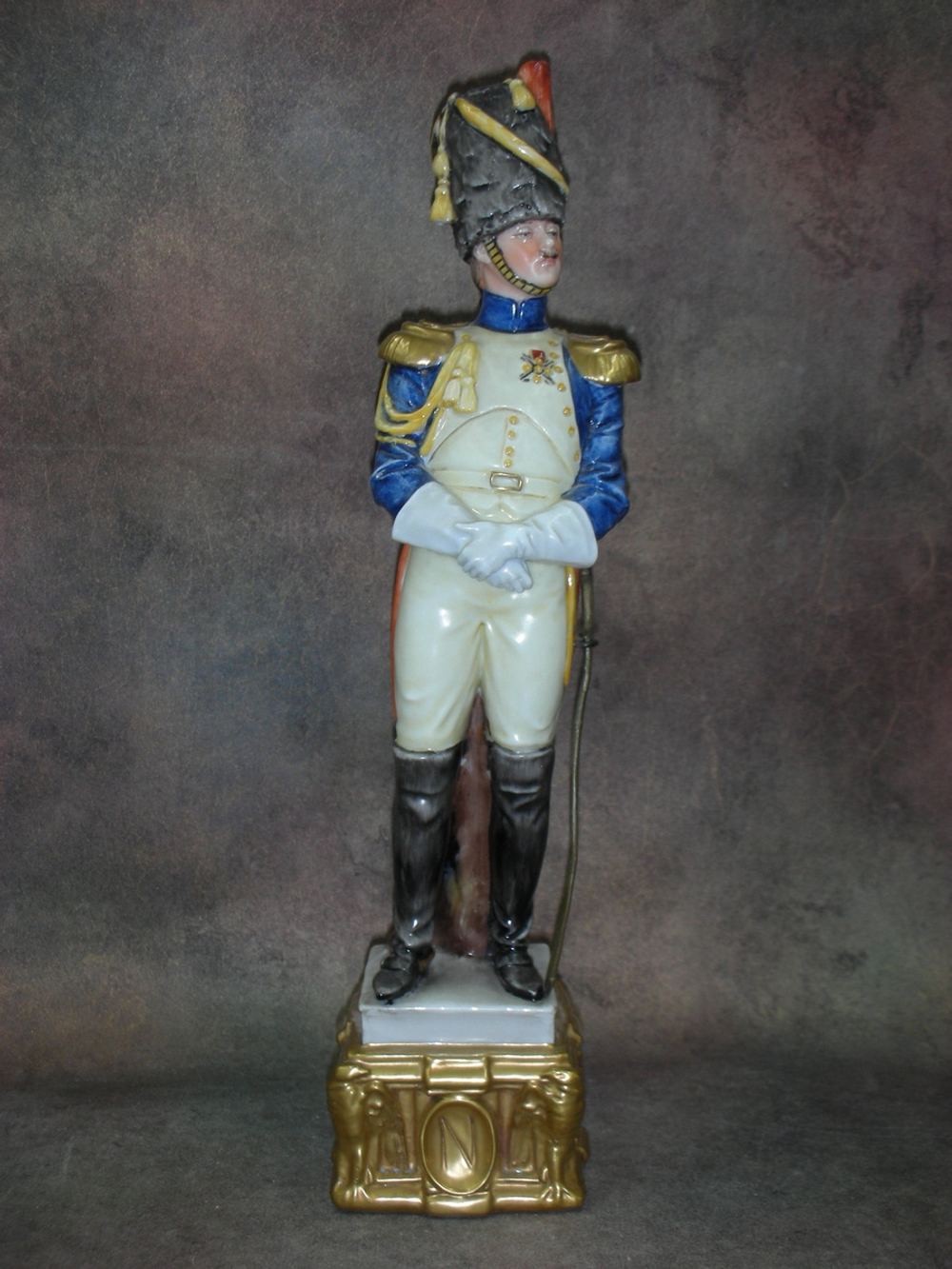 Статуэтка. Фарфор. Солдат. Кавалерист. Capodimonte. Италия