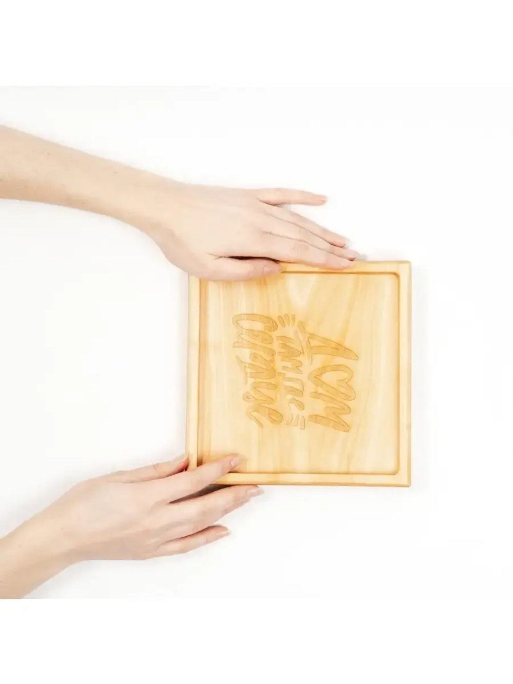 Менажница с гравировкой из кедра