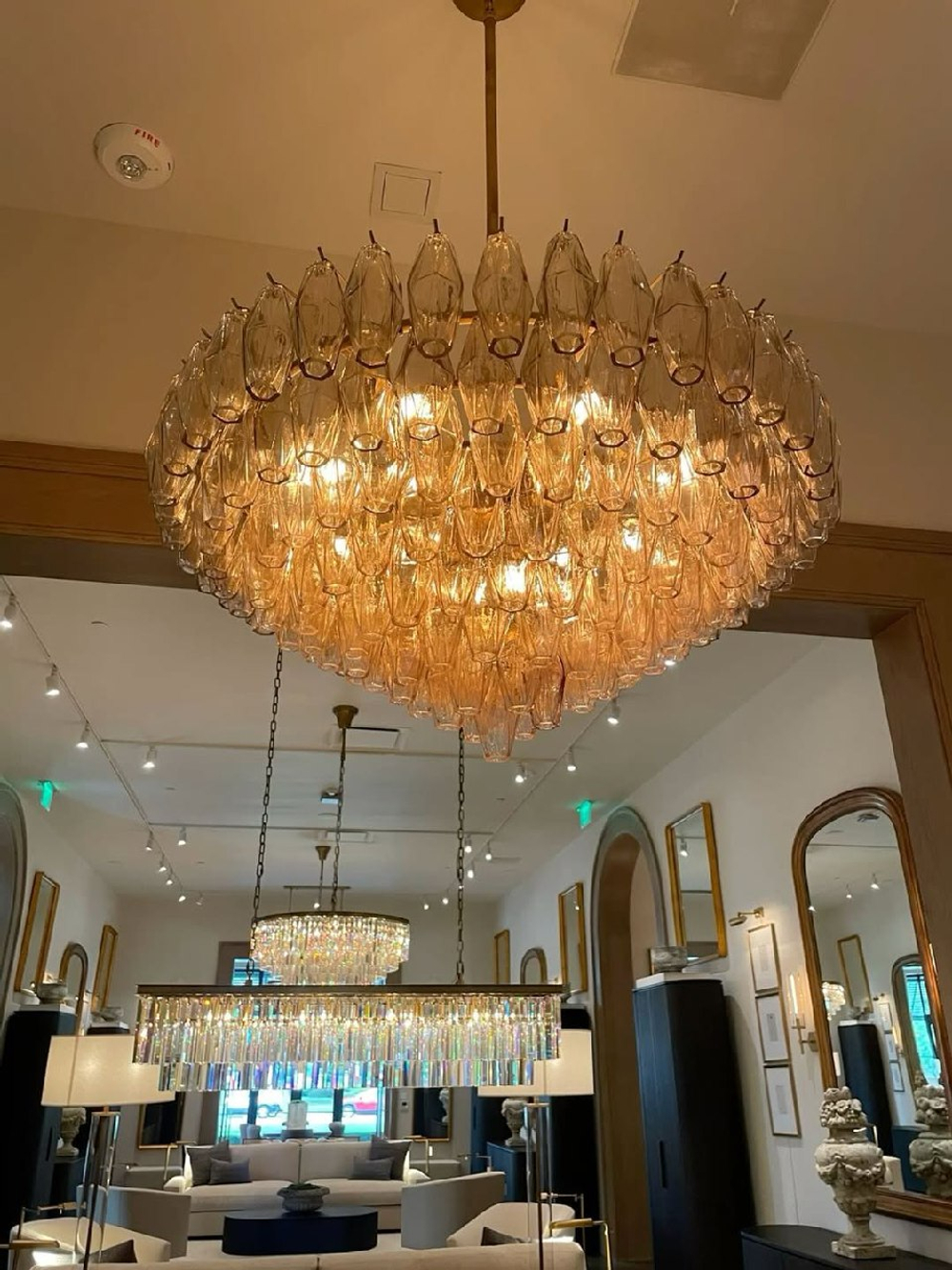 Круглая люстра из венецианского стекла в янтарном и бордовом оттенках ✨