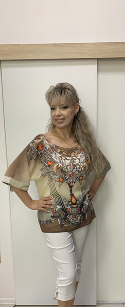 Нарядная цветная двойка с ажурным оформлением