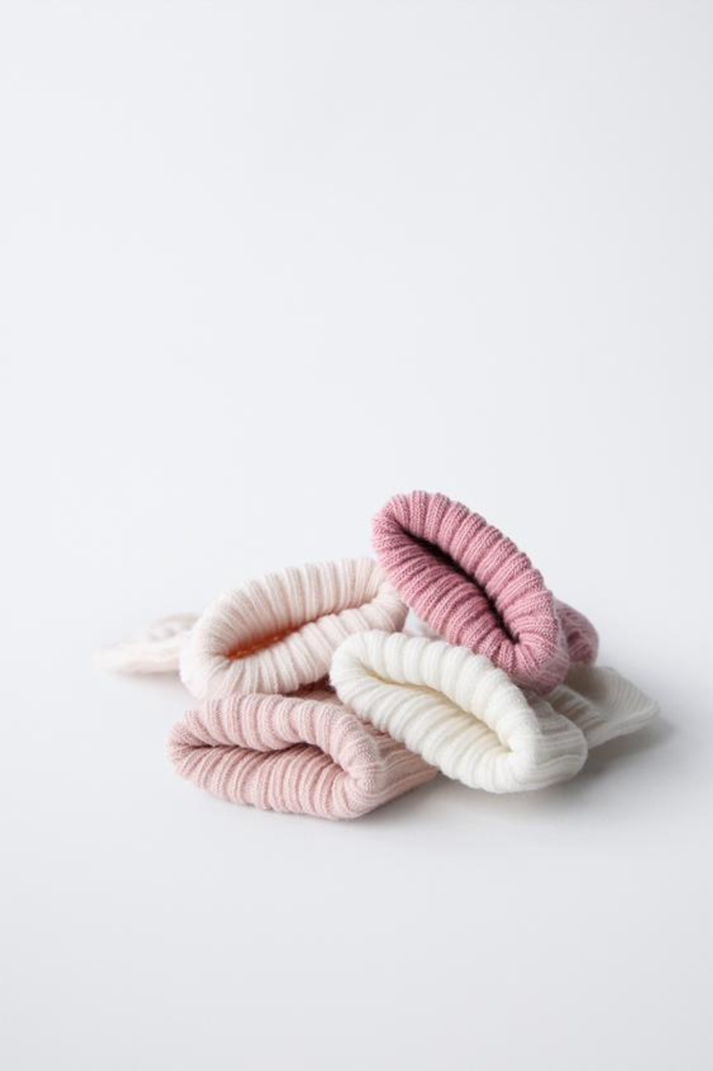 ZARA НАБОР ИЗ ЧЕТЫРЕХ ПАР ЦВЕТНЫХ НОСКОВ, СВЕТЛО-РОЗОВЫЙ
