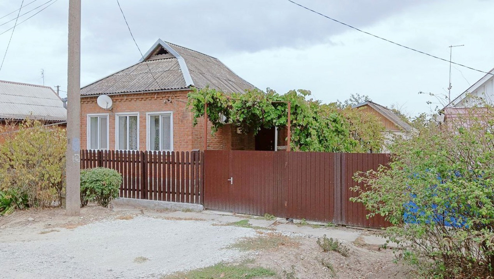 2а дома в одном дворе, г.Славянск - на - Кубани.