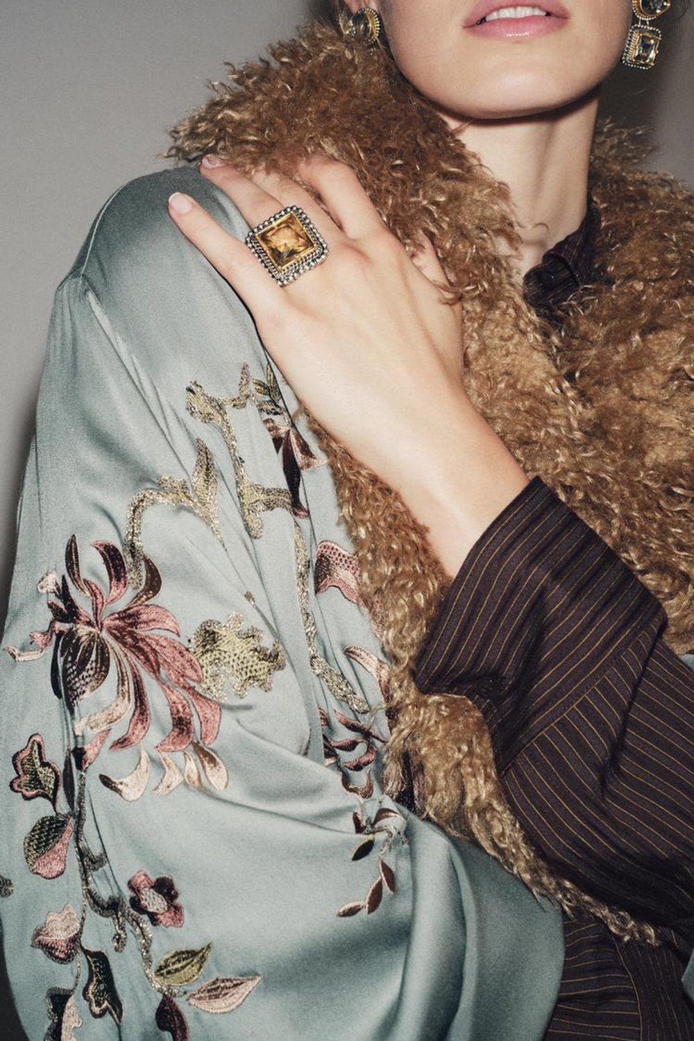 ZARA МАКСИ-КОЛЬЦО КВАДРАТНОЙ ФОРМЫ С КОМБИНИРОВАННЫМ КАМНЕМ, ЗОЛОТОЙ/СЕРЕБРЯНЫЙ