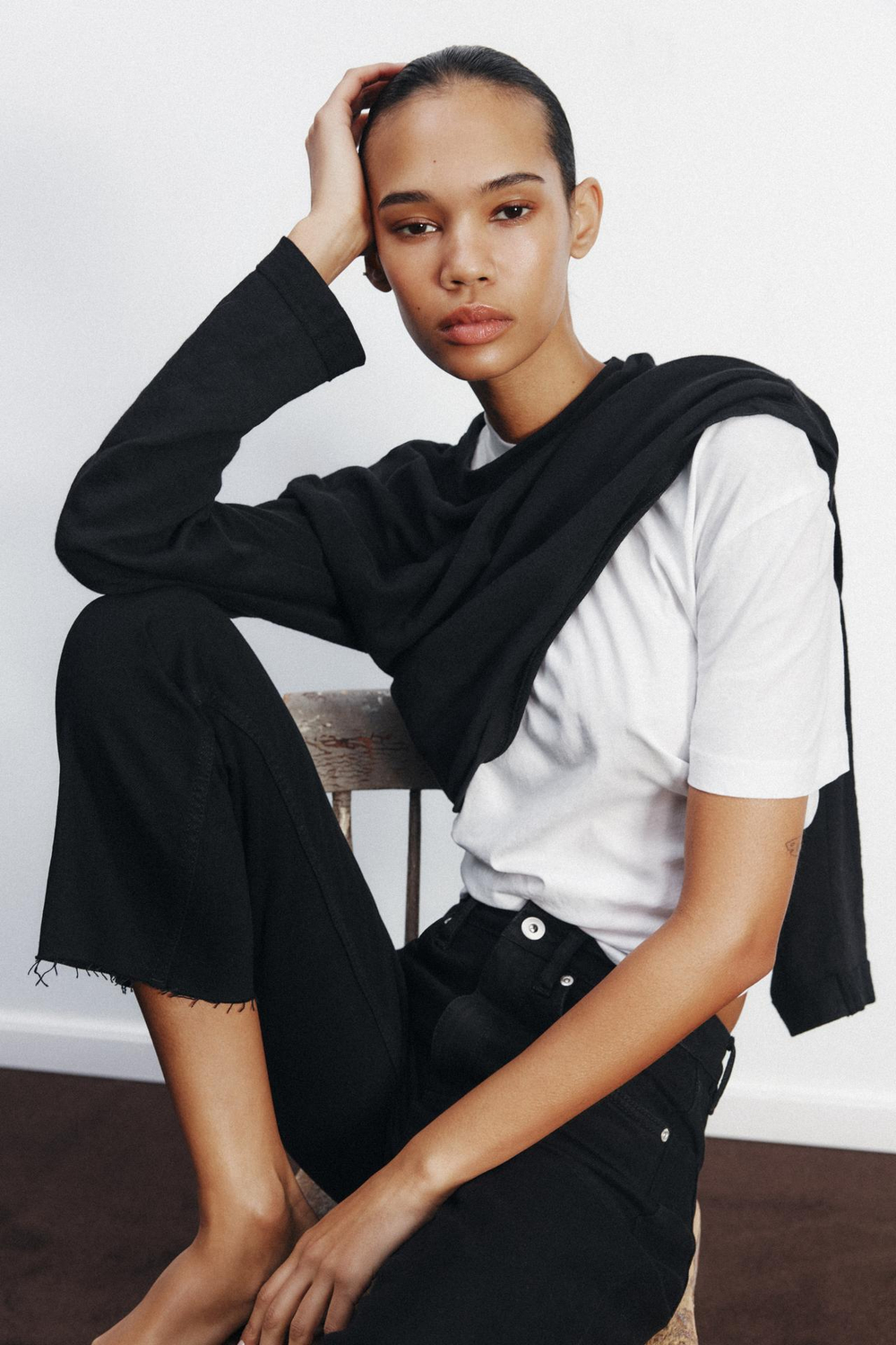 ZARA ДЖИНСЫ TRF CROPPED FLARE С ВЫСОКОЙ ПОСАДКОЙ, ЧЕРНЫЙ