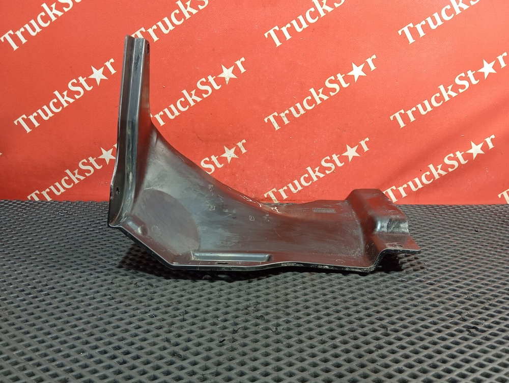 Накладка пневмотрубок правая