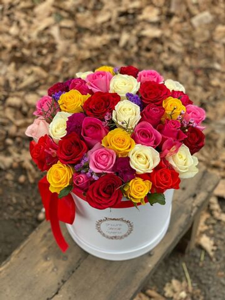 45 разноцветных роз в коробке