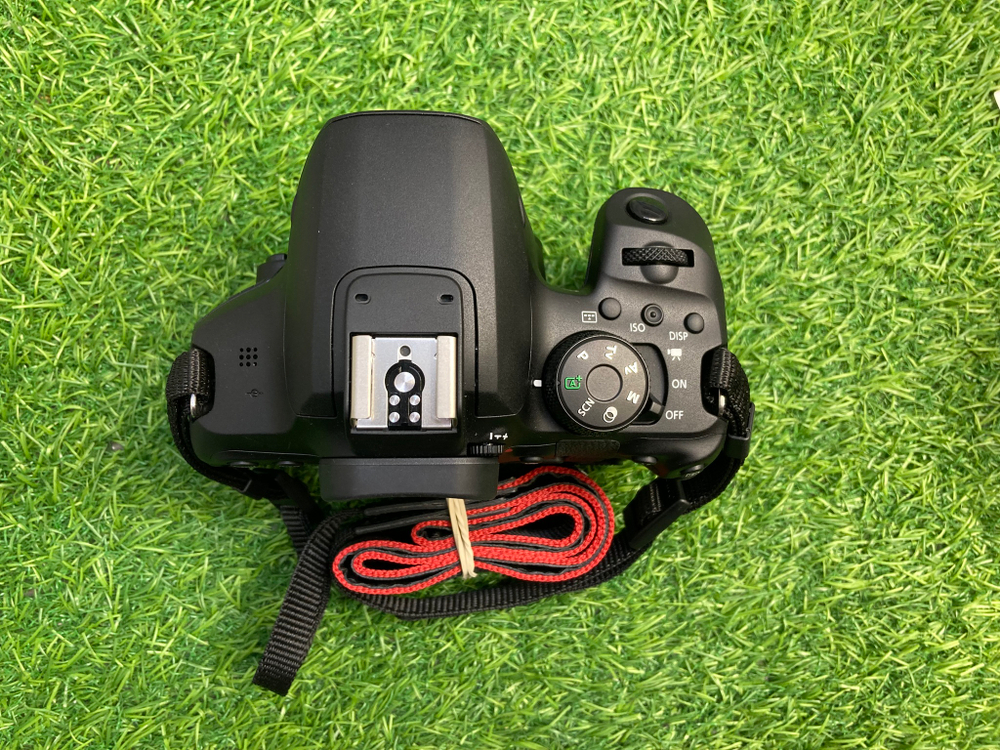 Canon EOS 850D kit 18-55mm IS STM (1000 кадров)