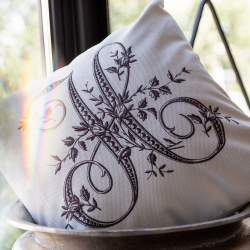 Арт-подушка Объект мечтыМонограмма буквы H