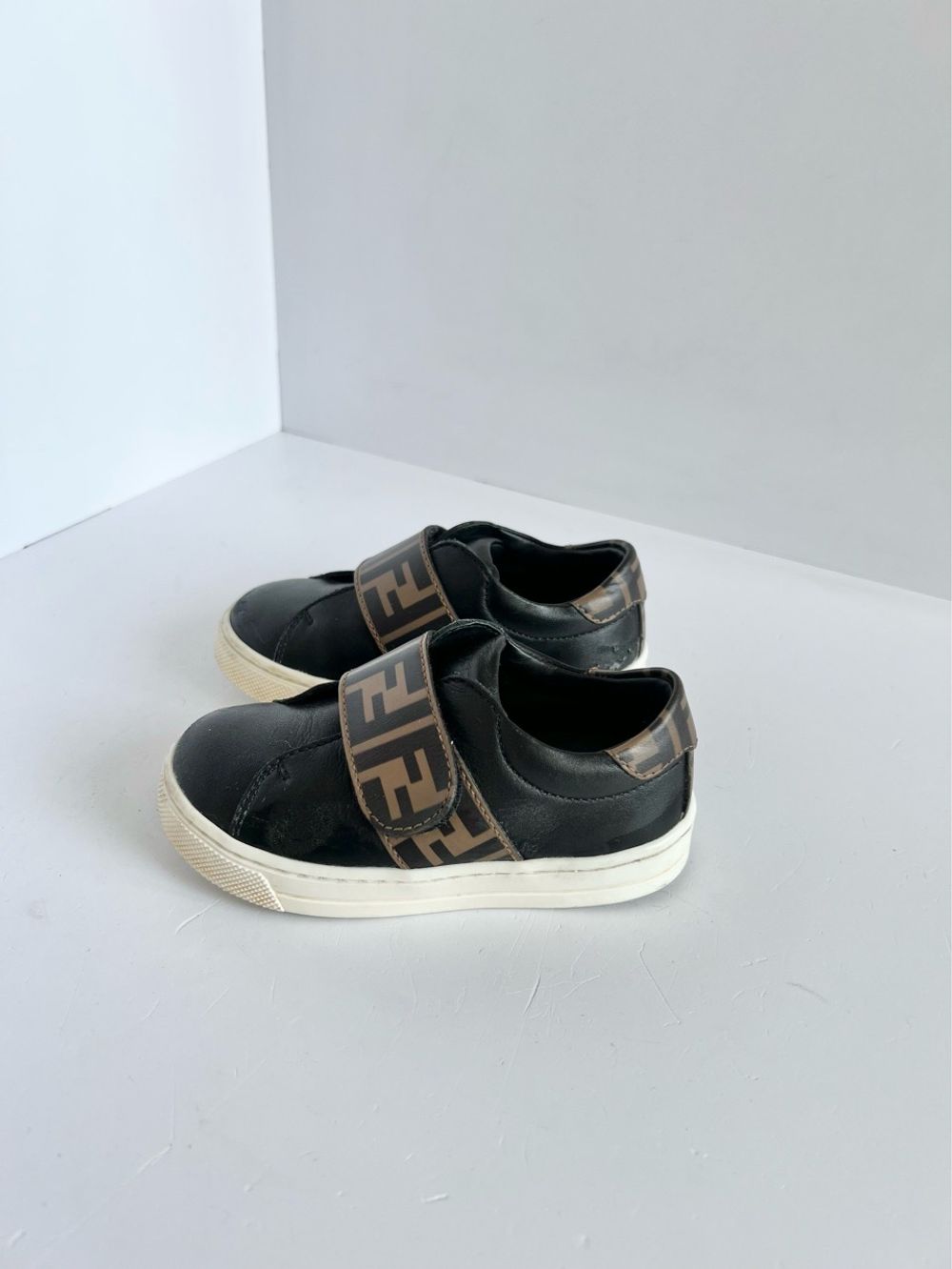 Кеды кожаные Fendi, 22