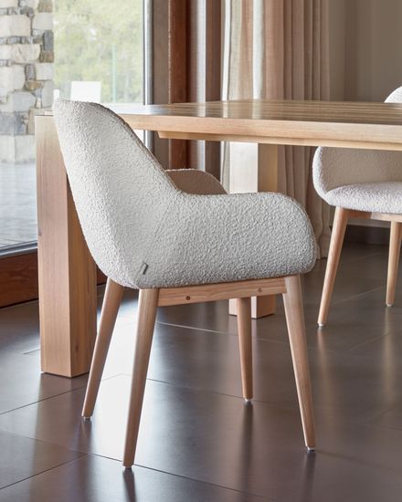 Стол Deyarina с дубовым шпоном и ножками из массива дуба 220 х 110 см