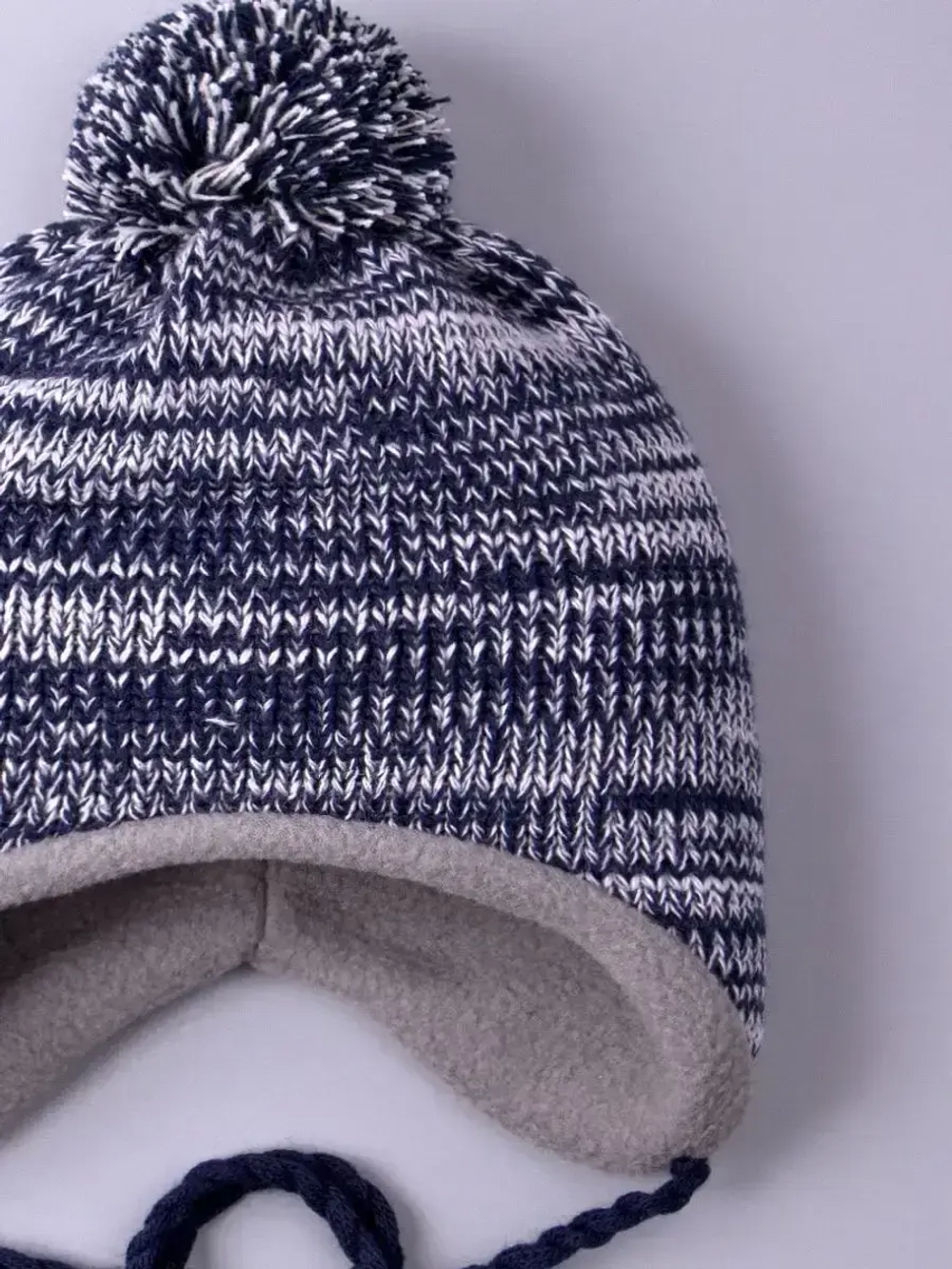 Шапка детская вязаная осенняя на завязках