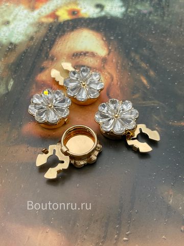 Накладки на пуговицы золотистые в форме цветка со стразами (клипсы)