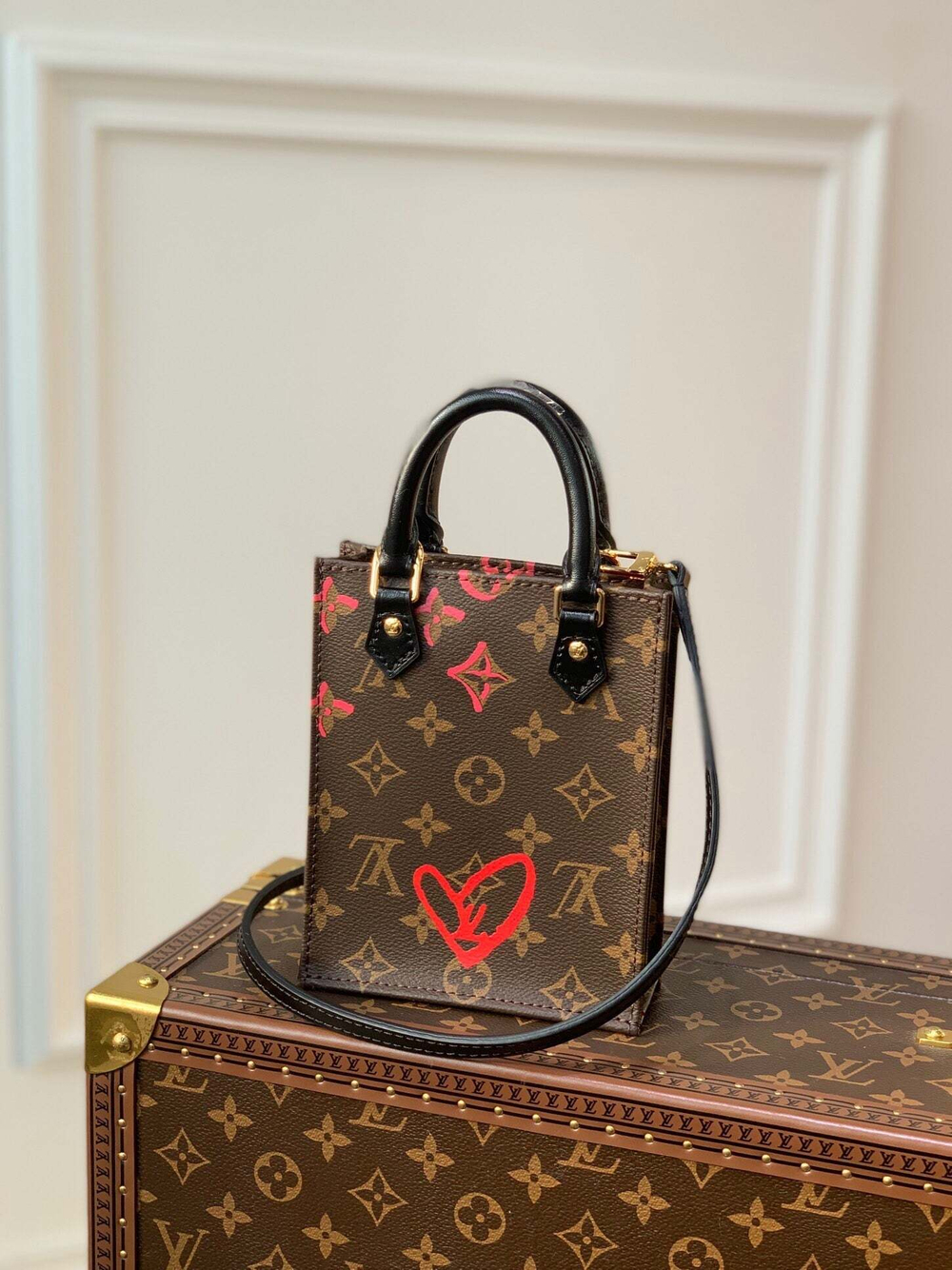 Louis Vuitton Petit Sac Plat