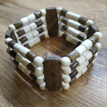 Браслет Четырехрядка, дерево, цвет темно-кор., молочный, ширина 30 мм