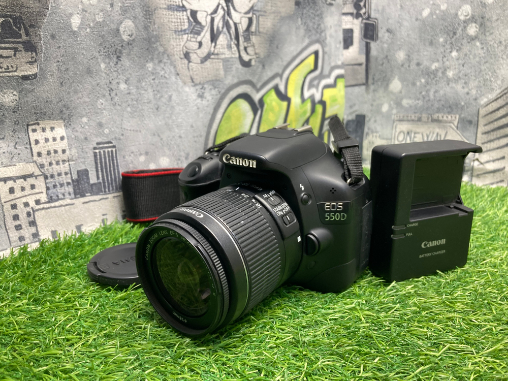 Canon 550D Kit 18-55mm 3.5-5.6 IS II 13.000 кадров