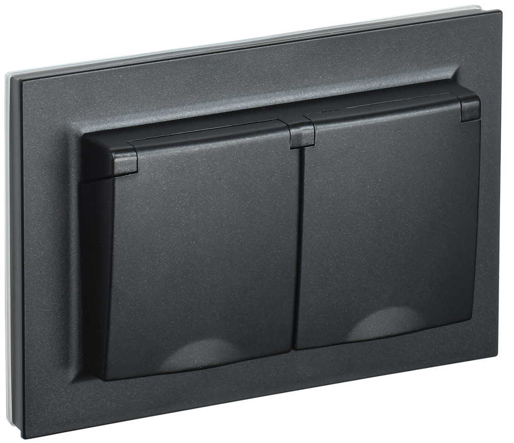 BRITE Розетка 2-местная с заземлением с защитными шторками и крышкой 16А в сборе IP44 РСбш12-3-44-БрЧ черный IEK