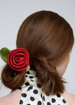 Резинка-роза красная с листиком и декором