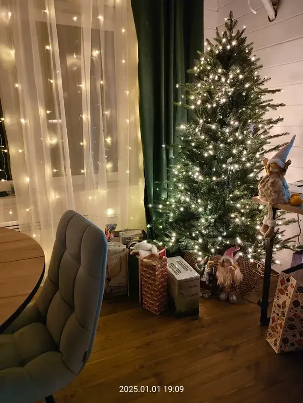 Елка с гирляндой встроенной «Elegance» Элеганс (Литая+пвх) 240 см / 2,4 м